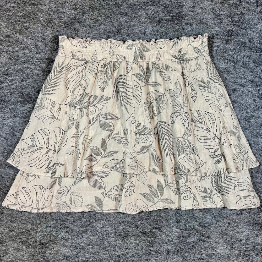 Paper Crane Tiered Mini Skirt Womens M Cream Tropical Ruffle‎ Coastal Beach Boho
